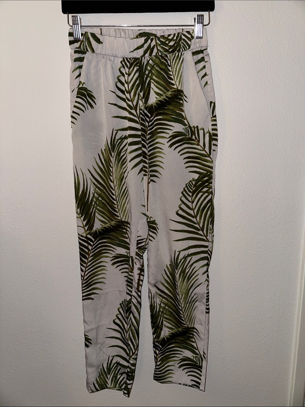 H&M Tropical Palm Print Elastic Waist Pants - Green on Lavender/Light Purple